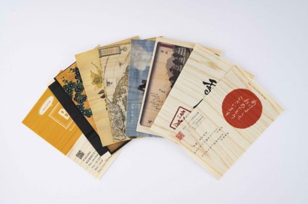 ヒノキ板目印刷イメージ:木面にレーザープリンターにて印刷