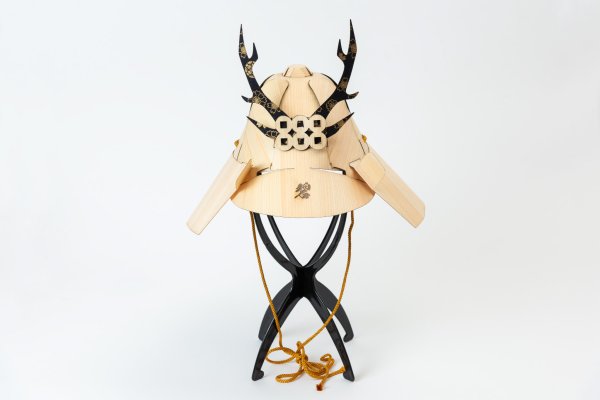 木の兜（ヒノキ）※写真はイメージです。木目や色合いは個体差があります。