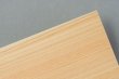 木のカード（無地）木製台紙　名刺サイズ：おおさか河内材ヒノキ（大阪府産、まさ目）木目イメージ